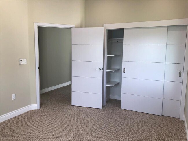 Building Photo - 1927 Greenbriar Ter