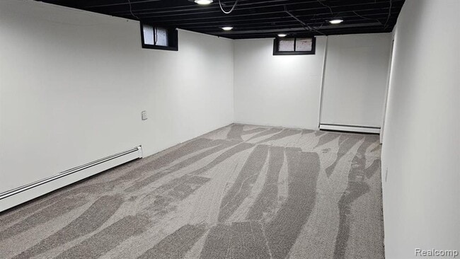 Building Photo - Beautifully Updated 3-Bedroom Home with Finished Basement & Spacious Backyard in Prime Royal Oak ...