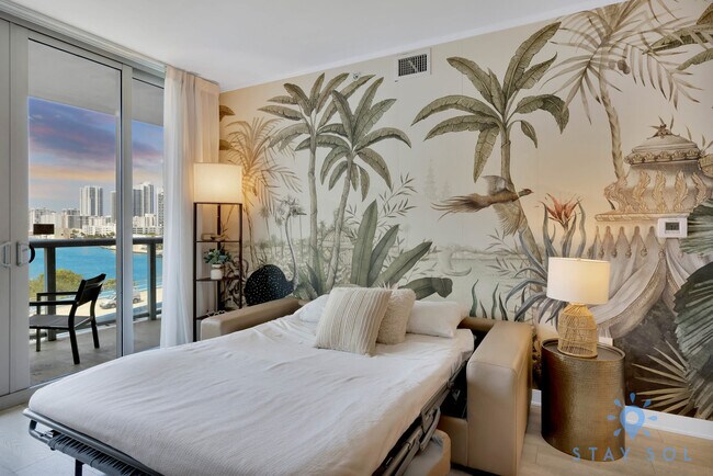 Building Photo - 2602 E Hallandale Beach Blvd