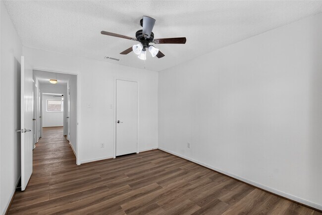 Building Photo - 1334 Country Pl Dr