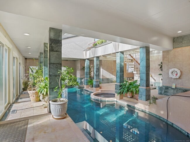 Building Photo - 8 Bayberry Ridge Rd