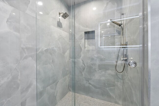 Building Photo - 99 Seaside Ave