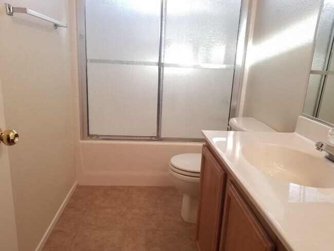 Building Photo - Ready now !!!! COZY ONE STORY THREE BEDROO...