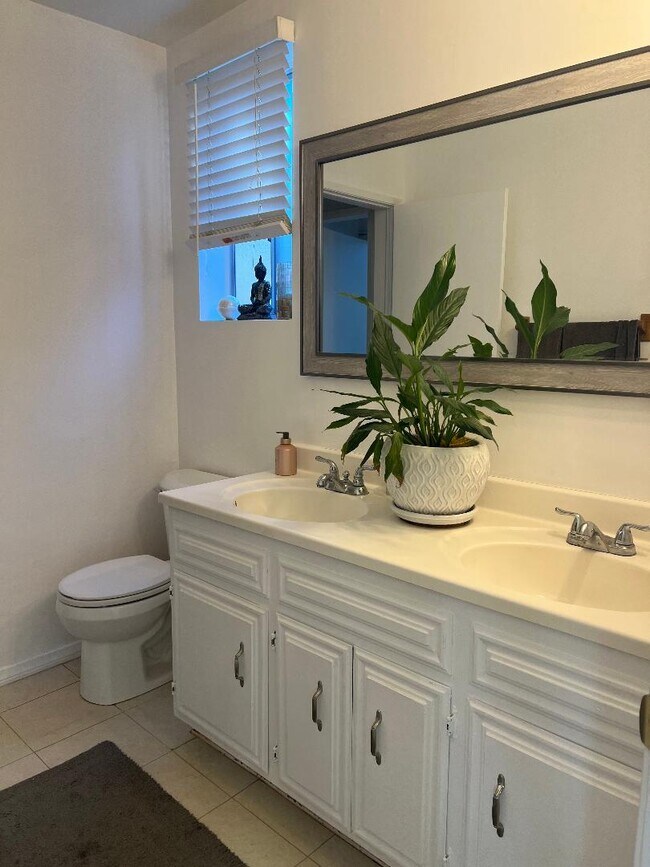 Building Photo - 4401 Willens Ave