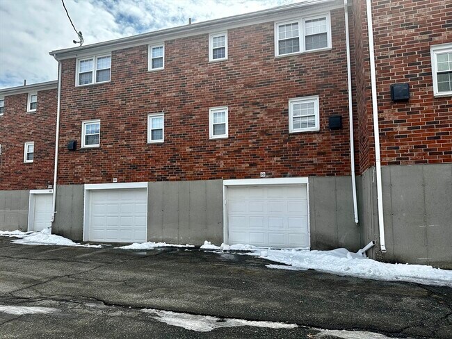 Building Photo - 540 Granby Rd