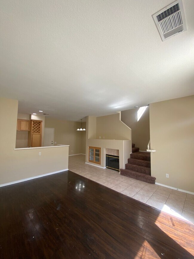 Building Photo - Anaheim HIlls 3 Bedroom