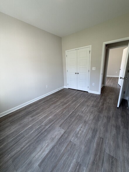 Building Photo - 405 Creeks Edge Dr