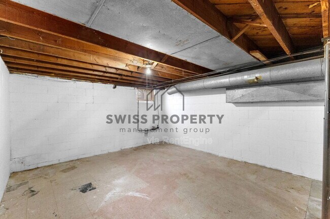 Building Photo - 386 S Napoleon Ave