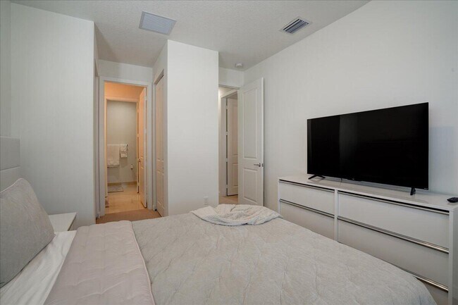 Building Photo - 1451 Pioneer Way