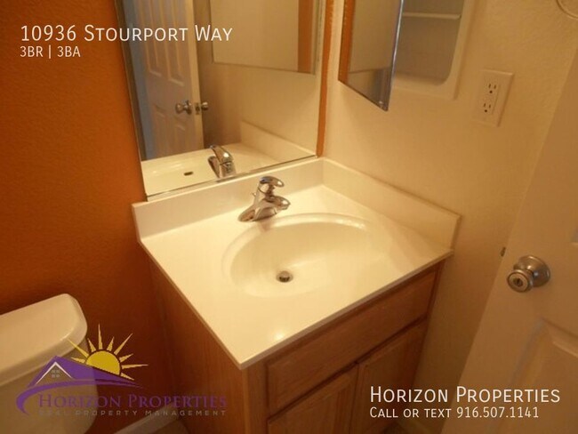 Building Photo - Modern Two-story 3 Bed 2.5 Bath 1,374 sqft...
