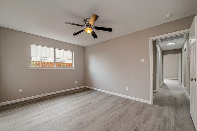 Building Photo - 8619 Valley Meadow Dr