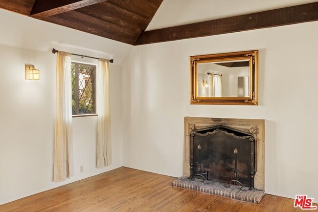 Building Photo - 2057 N Las Palmas Ave