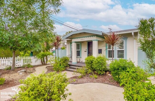 Primary Photo - Charming 3Bdm 2Ba Home Located in the Norm...
