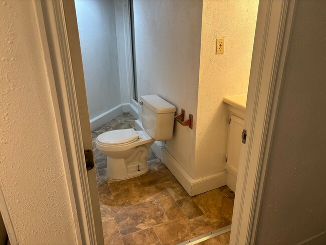 Building Photo - 1110 E 200 S