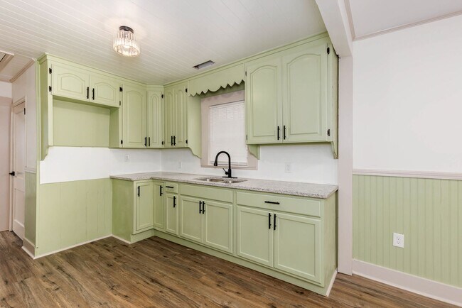 Building Photo - Forestdale 3/2