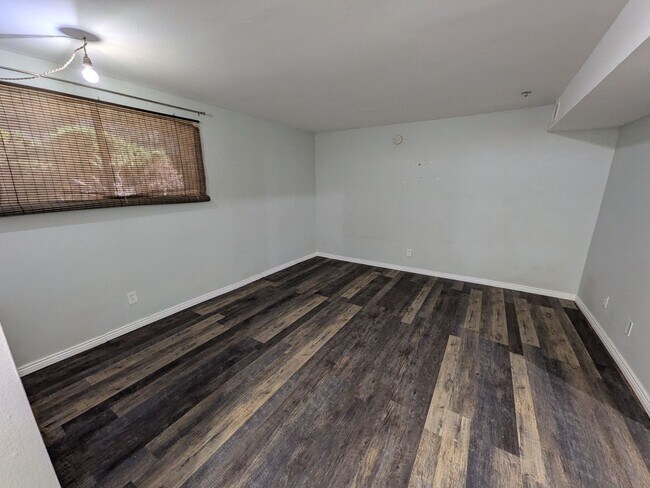 Building Photo - Updated studio living - $500 move-in incentive to qualified applicants