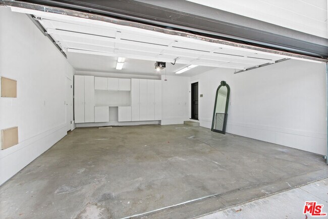 Building Photo - 3553 Cody Rd