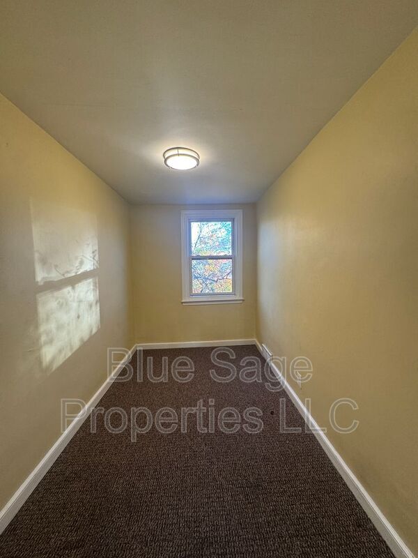 Building Photo - 1500 Llanwellyn Ave