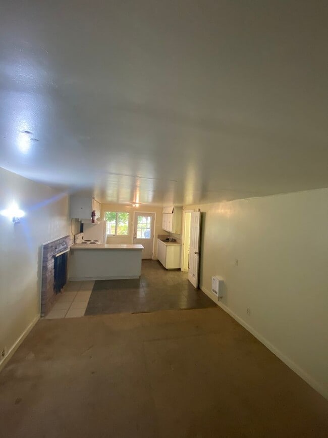 Building Photo - Cheney Studio Apartment Available 7/10