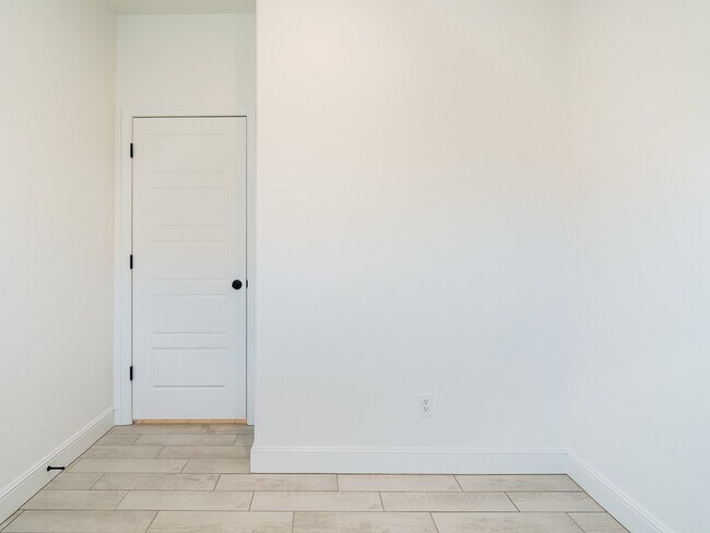 Building Photo - 2161 Wildflower Dr