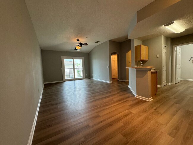 Building Photo - Charming 1-Bedroom Condo – 3rd Floor | Gat...