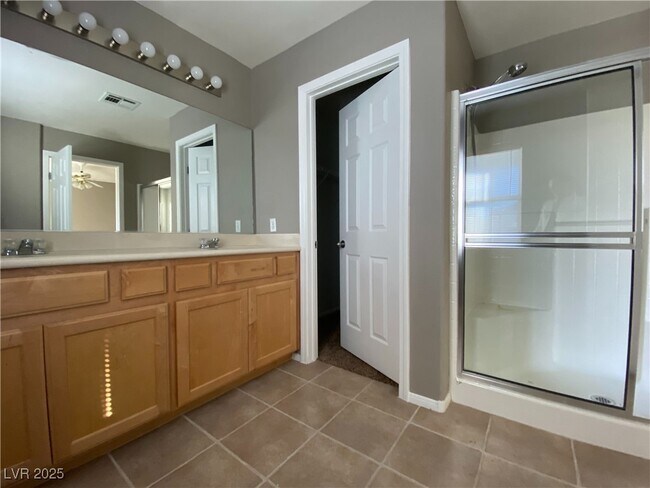 Building Photo - 11183 African Sunset St