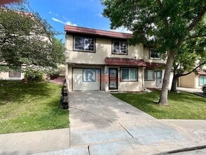 Building Photo - 2229 Villa Rosa Dr
