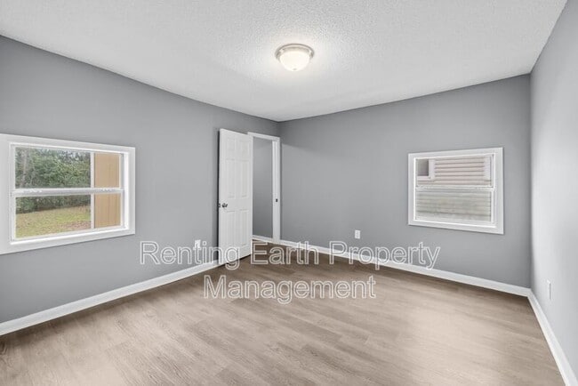 Building Photo - 7216 Paris Ave