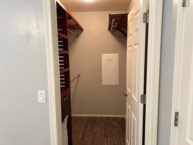 Building Photo - 4137 E Shadow Branch Dr