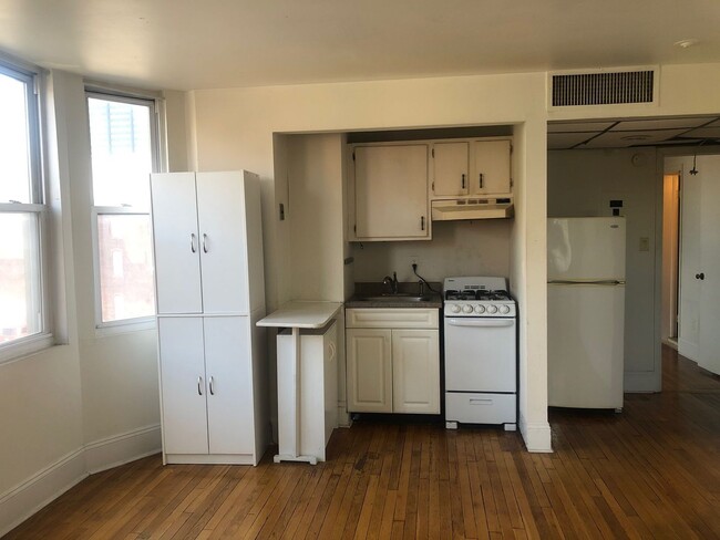 Building Photo - ONE BEDROOM RITTENHOUSE APARTMENT - FREE W...