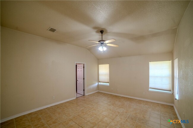 Building Photo - 511 Cowhand Dr
