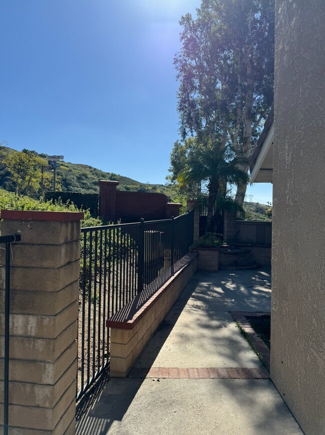 Building Photo - 780 S Tourmaline Ct