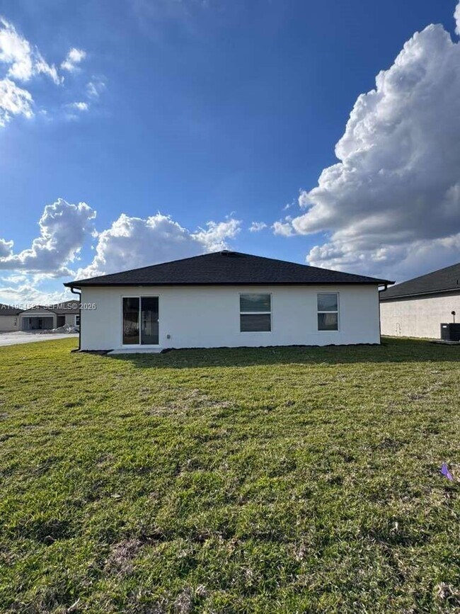 Building Photo - 17245 Cantu Ct