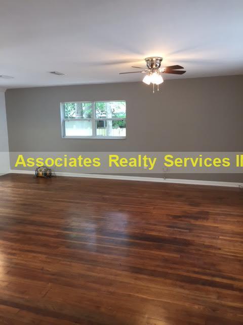 Building Photo - 3 Bedroom, 2 Bath Home in NW Gainesville. FULLY FENCED BACKYARD!!!