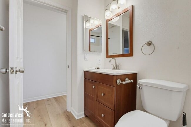 Building Photo - Charming 3Bdm 2Ba Home with Modern Updates and Private Outdoor Space in Gated Commnity!