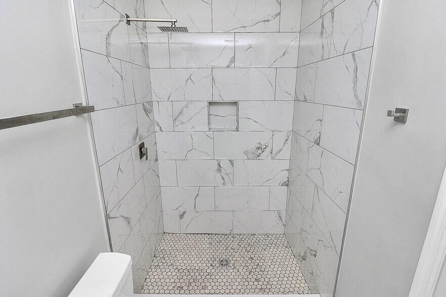 Building Photo - 6300 Monteith Dr