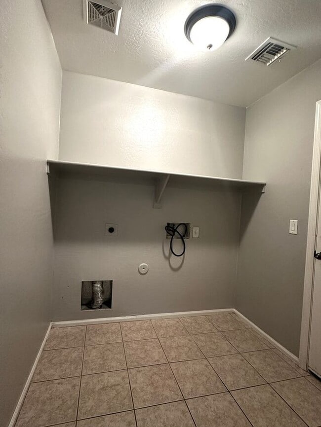 Building Photo - 4BEDROOM/2.5 BATH Lovely San Tan Home!!