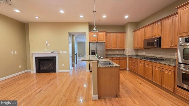 Building Photo - 3547 Goddard Way