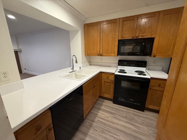 Building Photo - Spacious 2 Bed / 2 Bath Condo in Prime UTC/La Jolla Location!