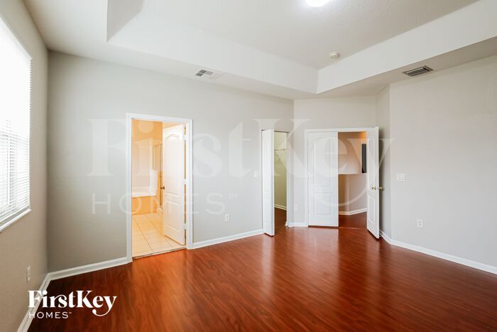 Building Photo - 2222 Portofino Ave
