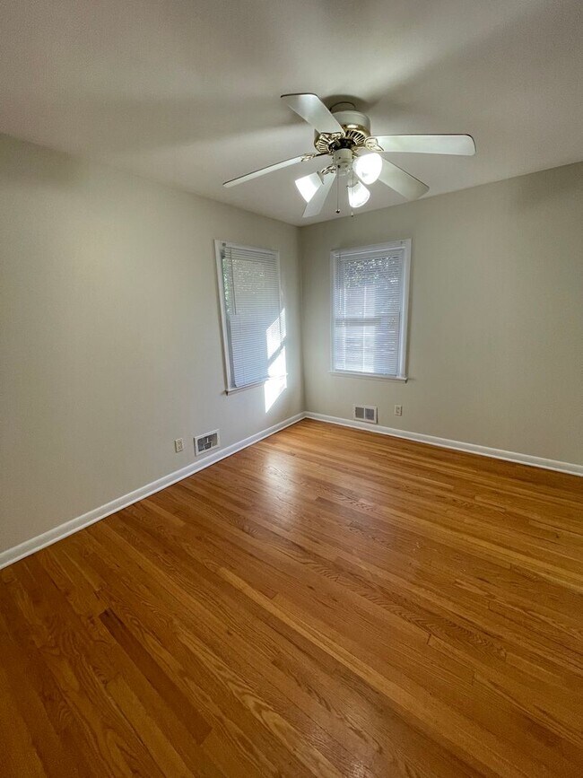 Building Photo - NEW ON THE MARKET– Charming 3bd/1ba Ranch ...