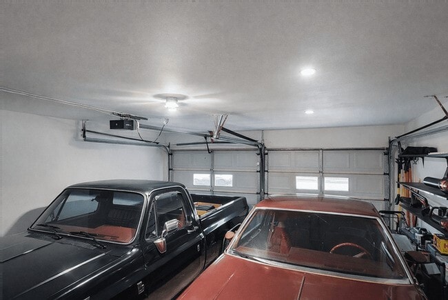 Building Photo - 10907 Sageriver Dr