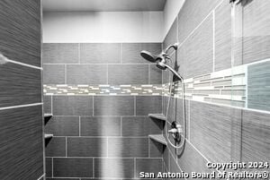 Building Photo - 950 Paradise Dr