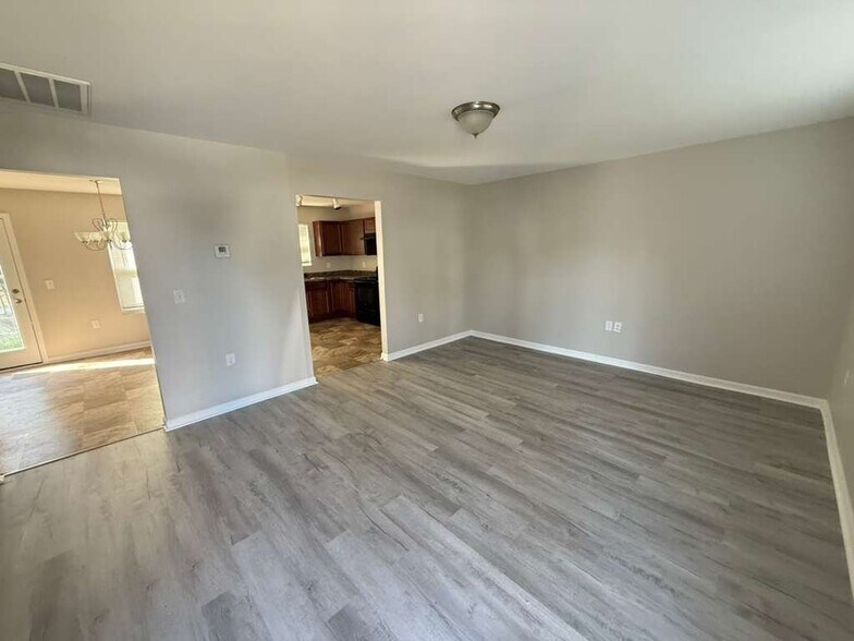 Building Photo - 717 Trap Shooter Cir