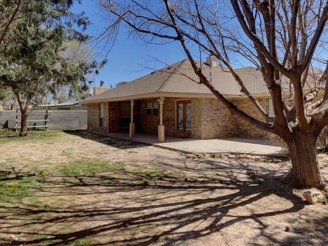 Building Photo - RENTAL Fully Furnished 4 bedroom home