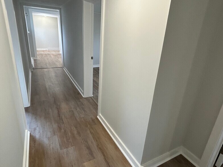 Building Photo - 810 Mc Connell St