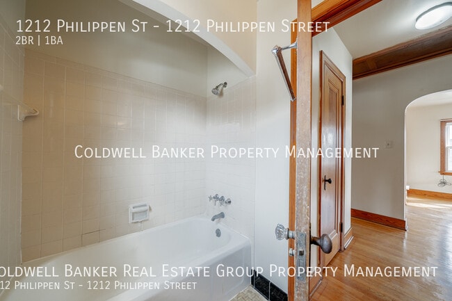 Building Photo - 1212 Philippen St