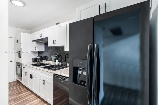 Building Photo - 100 Lincoln Rd