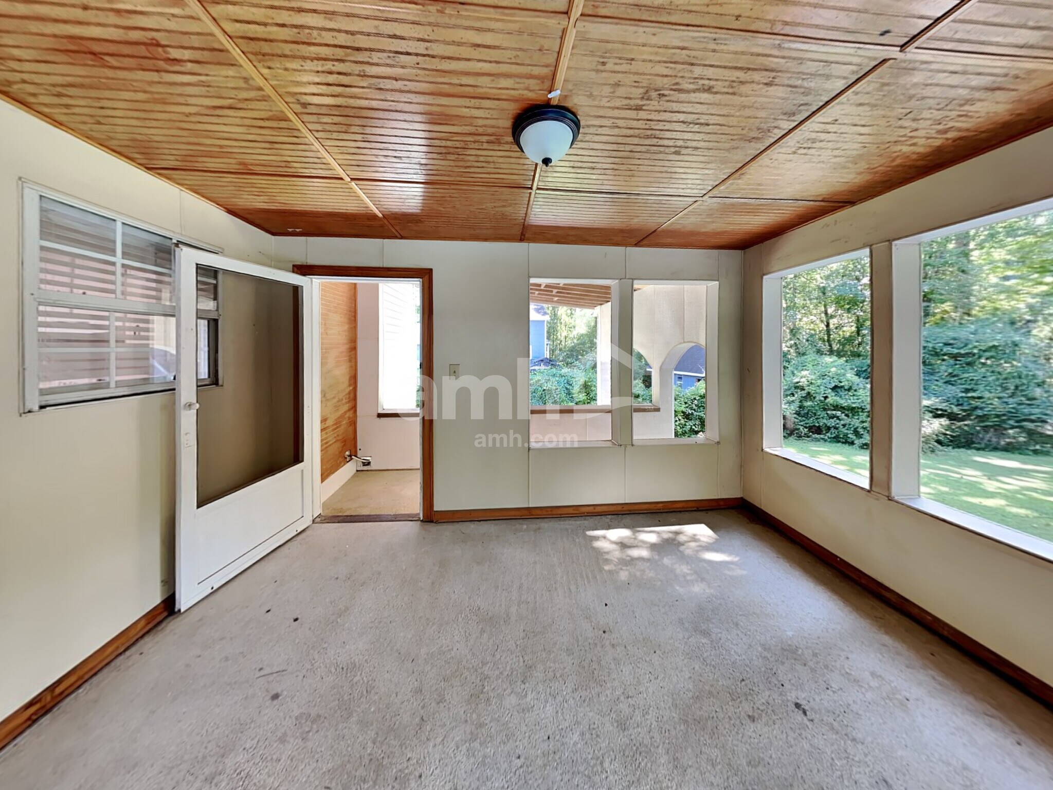 Building Photo - 685 Oxford Hall Dr SW