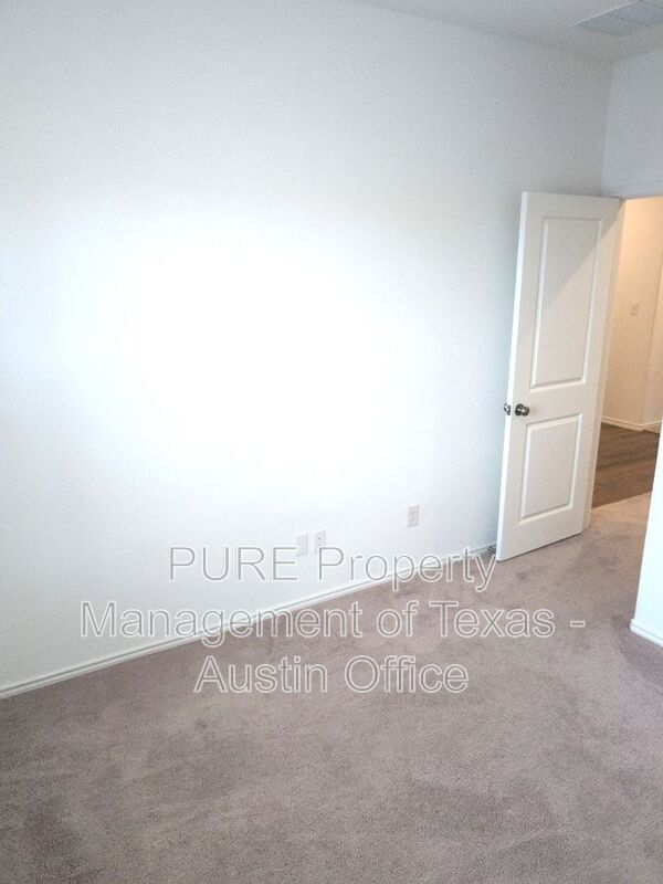 Building Photo - 12925 Michigan Shrs Trce